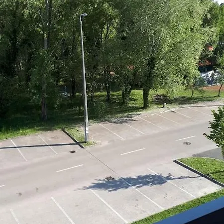 アパート Surman *